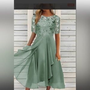 Mid-sleeve lace flower bud wedding dress